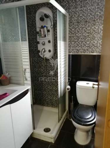 Moradia remodelada t3+2 nas arroteias, moita