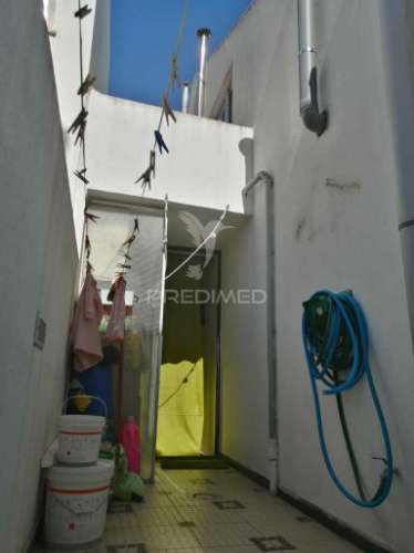 Moradia remodelada t3+2 nas arroteias, moita