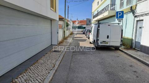 Moradia remodelada t3+2 nas arroteias, moita