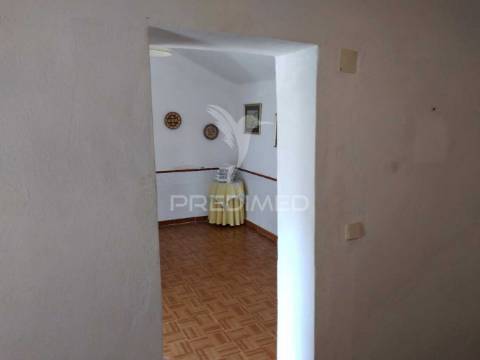 Quintinha com 6723m2 em santiago do cacém