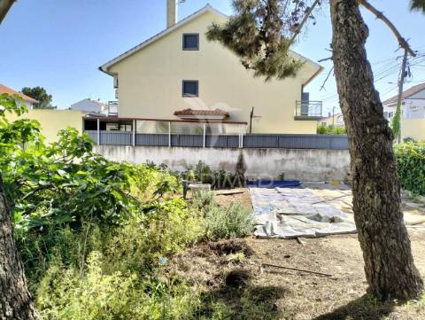 Dois lotes de terreno com 644m² na quinta do conde