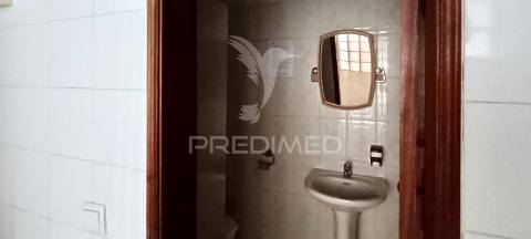 Loja em alhos vedros