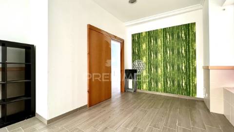 Loja na avenida bocage, barreiro