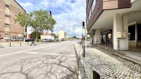 Loja na avenida bocage, barreiro