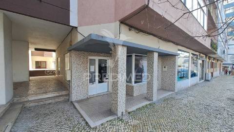 Loja na avenida bocage, barreiro