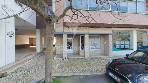 Loja na avenida bocage, barreiro