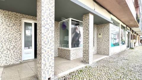 Loja na avenida bocage, barreiro