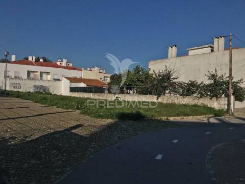 Lote de terreno urbano na baixa da banheira