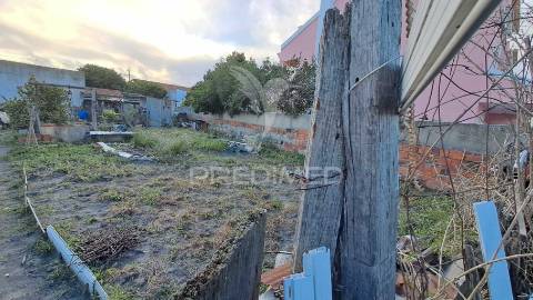 Terreno urbano de 200m2 em vale do grou, alhos vedros