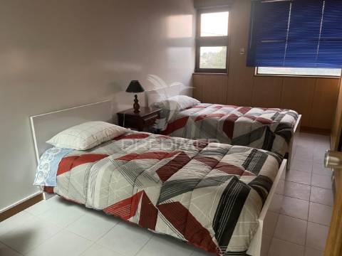 Arrendamento de t5, com capacidade para 12 pessoas, em sines