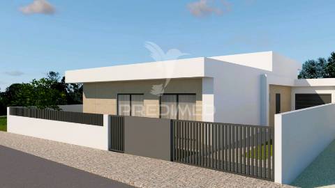 Piscina: 5 x 2,70m, suíte c/ closet, garagem,