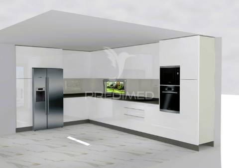 Piscina: 5 x 2,70m, suíte c/ closet, garagem,