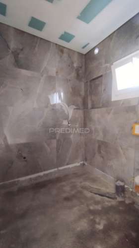 Piscina: 5 x 2,70m, suíte c/ closet, garagem,