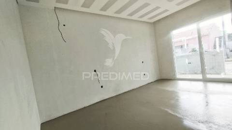 Piscina: 5 x 2,70m, suíte c/ closet, garagem,