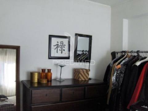 T4 em alfragide com boas áreas