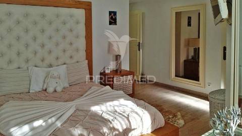 Quinta com piscina e com lote de terreno rústico