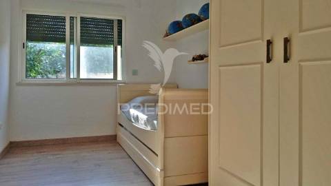 Quinta com piscina e com lote de terreno rústico