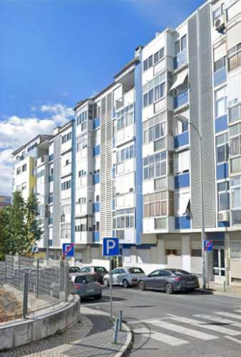 Apartamento de tipologia t2 , localizado na mina de água-amadora.