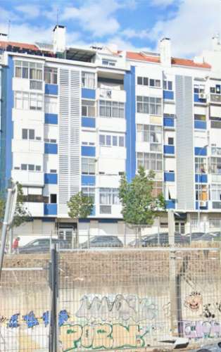 Apartamento de tipologia t2 , localizado na mina de água-amadora.