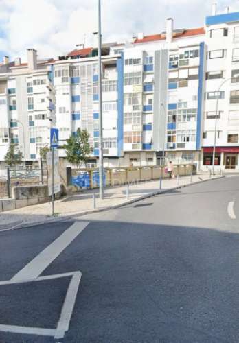 Apartamento de tipologia t2 , localizado na mina de água-amadora.