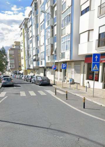 Apartamento de tipologia t2 , localizado na mina de água-amadora.