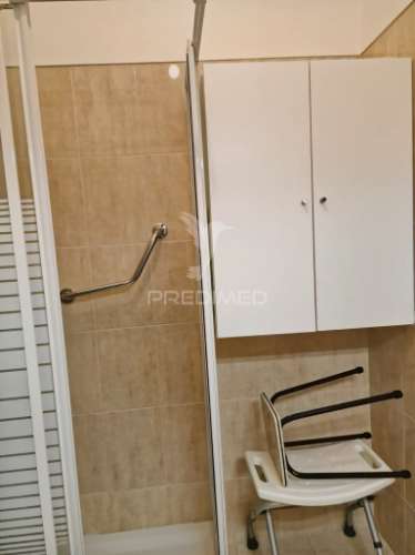 Apartamento de tipologia t2 , localizado na mina de água-amadora.