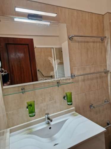 Apartamento de tipologia t2 , localizado na mina de água-amadora.