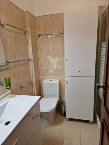 Apartamento de tipologia t2 , localizado na mina de água-amadora.