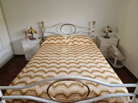 Apartamento de tipologia t2 , localizado na mina de água-amadora.