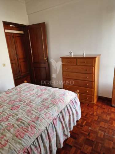 Apartamento de tipologia t2 , localizado na mina de água-amadora.