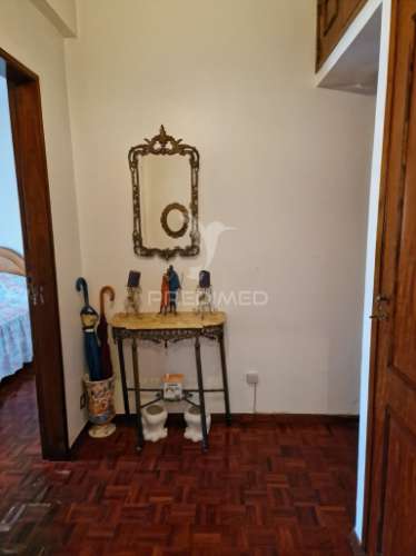 Apartamento de tipologia t2 , localizado na mina de água-amadora.