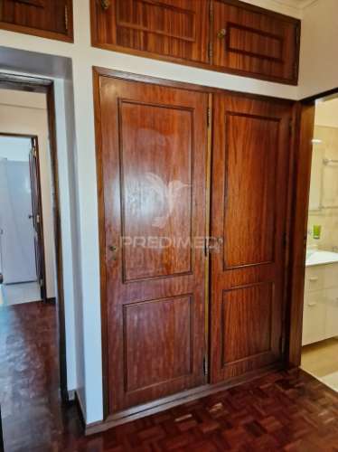 Apartamento de tipologia t2 , localizado na mina de água-amadora.