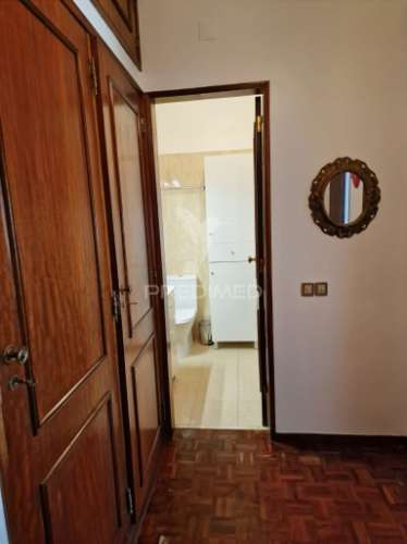 Apartamento de tipologia t2 , localizado na mina de água-amadora.