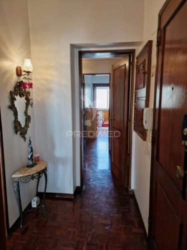 Apartamento de tipologia t2 , localizado na mina de água-amadora.