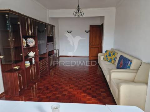 Apartamento de tipologia t2 , localizado na mina de água-amadora.
