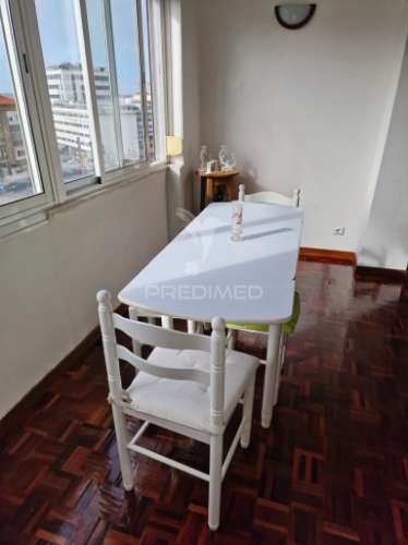 Apartamento de tipologia t2 , localizado na mina de água-amadora.