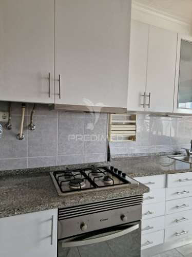 Apartamento de tipologia t2 , localizado na mina de água-amadora.