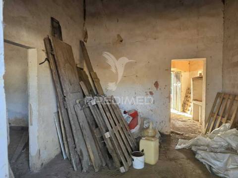 Monte no litoral alentejano com casa para recuperar