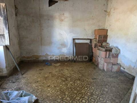 Monte no litoral alentejano com casa para recuperar