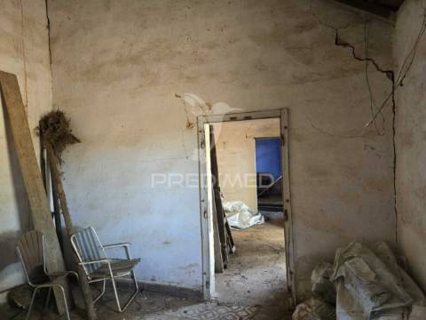 Monte no litoral alentejano com casa para recuperar