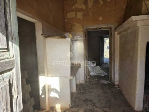 Monte no litoral alentejano com casa para recuperar