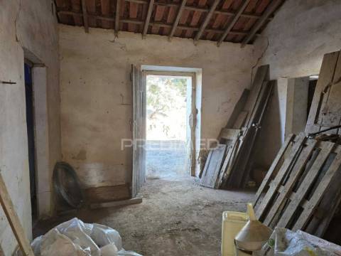 Monte no litoral alentejano com casa para recuperar