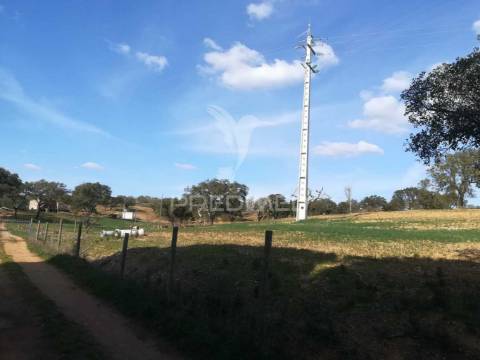 Monte no litoral alentejano com casa para recuperar