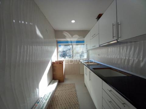 Apartamento t3-cacém-agualva-em remodelação raíz