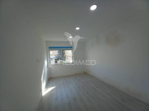 Apartamento t3-cacém-agualva-em remodelação raíz