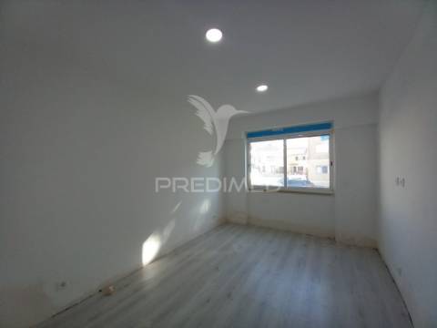 Apartamento t3-cacém-agualva-em remodelação raíz