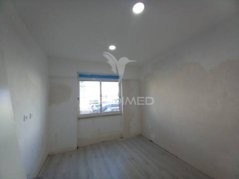 Apartamento t3-cacém-agualva-em remodelação raíz