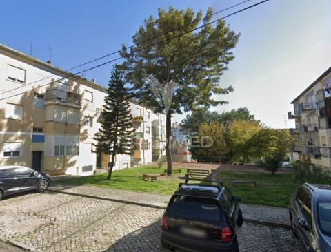 Apartamento t3-cacém-agualva-em remodelação raíz