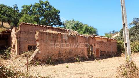 Herdade com 36,9000 ha a 3 km do pego das pias