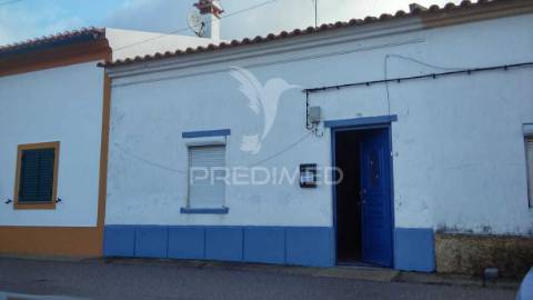 Casa antiga em comenda